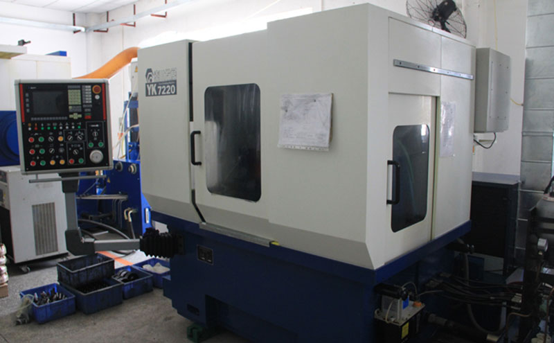 砂輪磨齒機(jī).JPG 齒輪磨齒加工