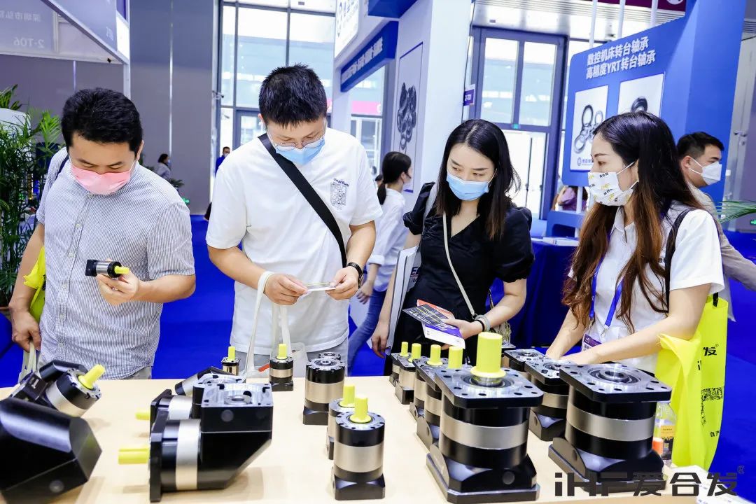 精神飽滿的觀展客戶 精神飽滿的觀展客戶