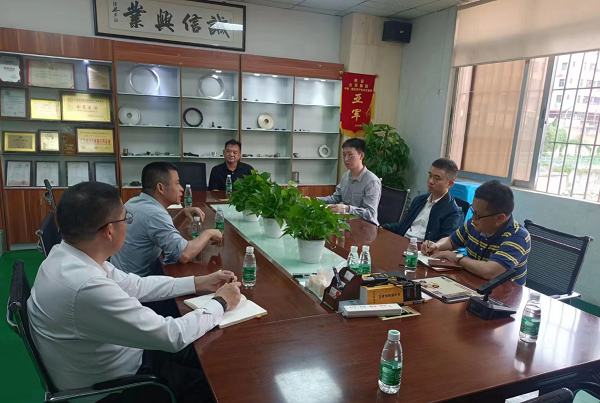 合發(fā)齒輪總經(jīng)理曹小林先生進(jìn)行接待，并做工作匯報(bào)